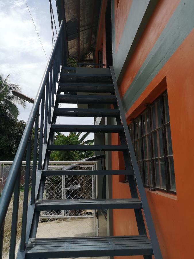 Estrelle Orange House - Backpackers Hub Lejlighed Puerto Princesa Eksteriør billede