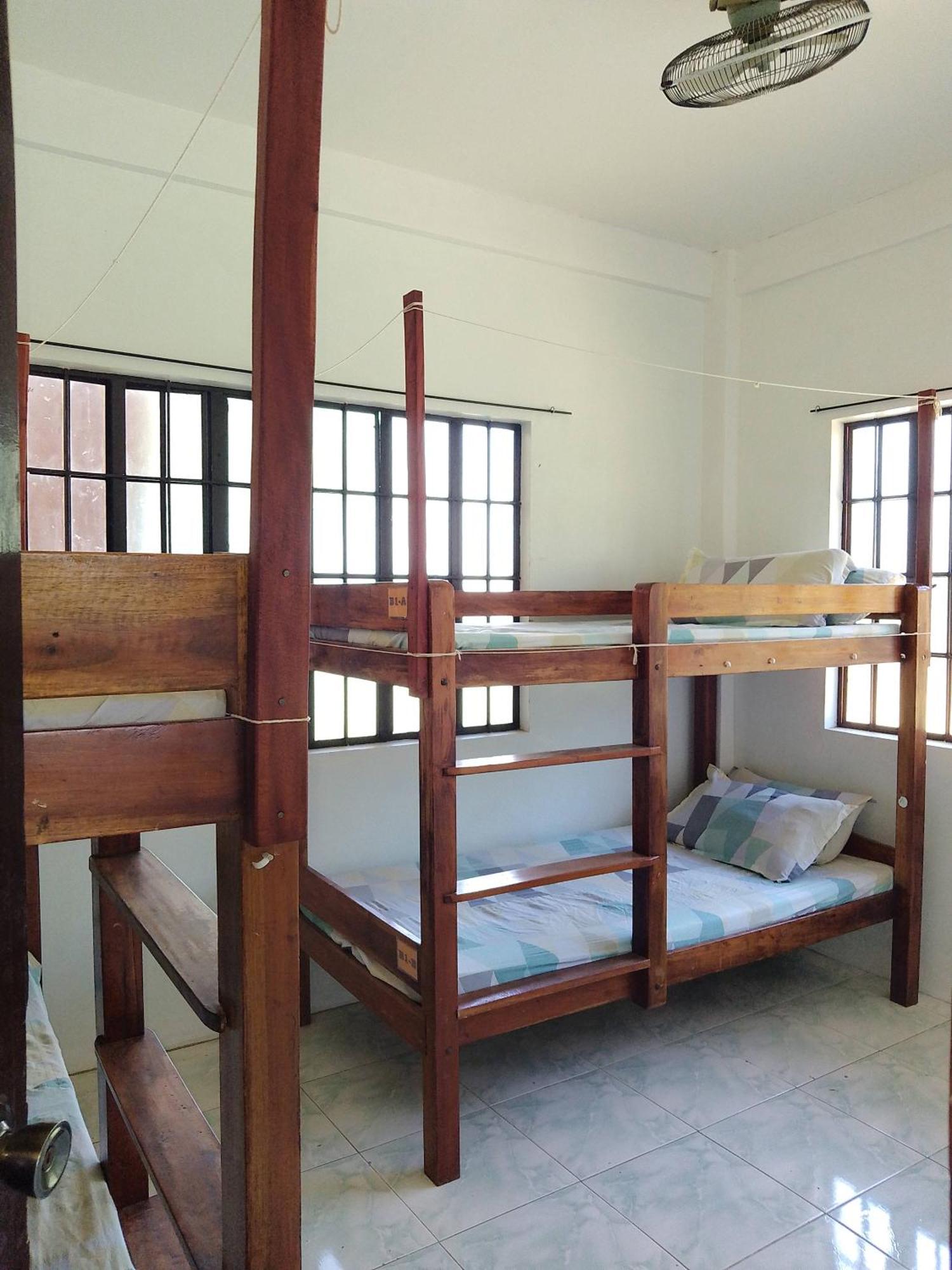 Estrelle Orange House - Backpackers Hub Lejlighed Puerto Princesa Eksteriør billede