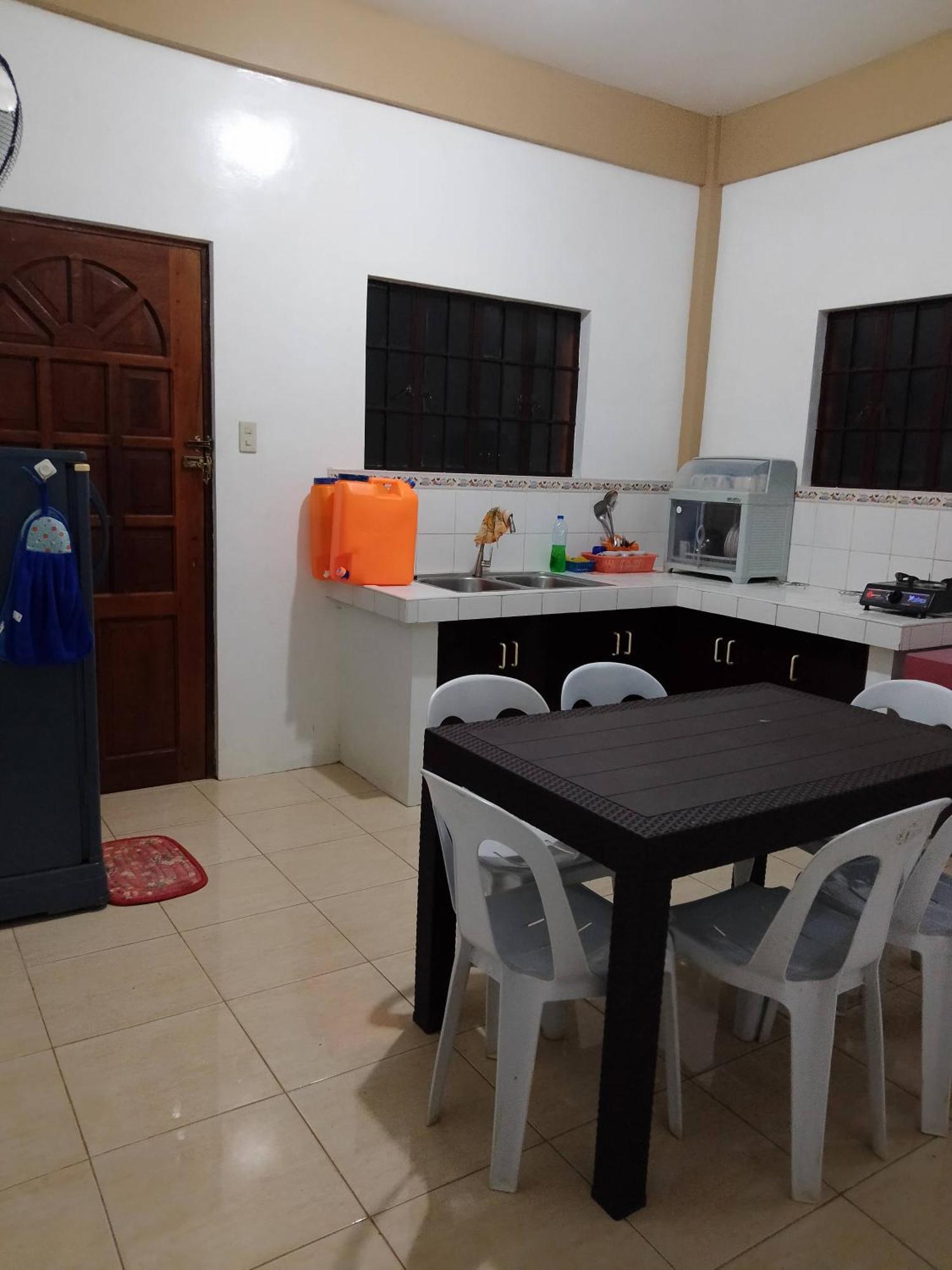 Estrelle Orange House - Backpackers Hub Lejlighed Puerto Princesa Eksteriør billede