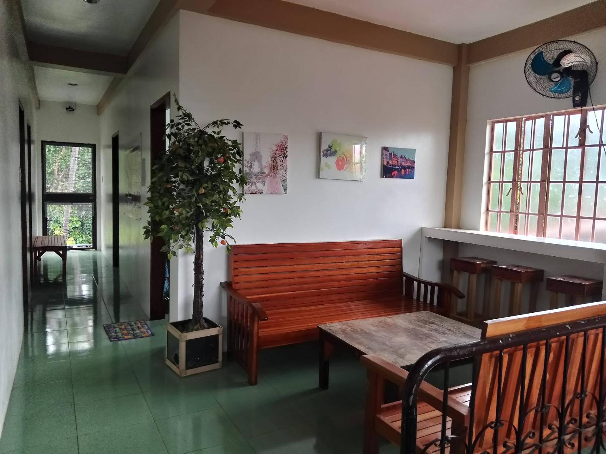 Estrelle Orange House - Backpackers Hub Lejlighed Puerto Princesa Eksteriør billede